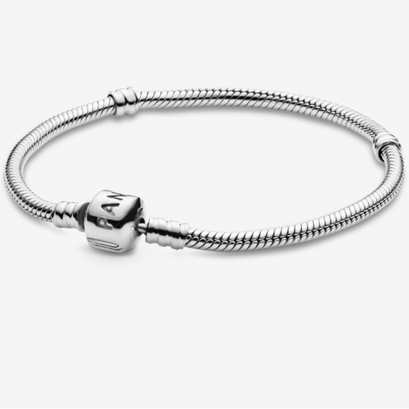 Pandora charm bracelet with 8 available charms - Picture 2 of 10